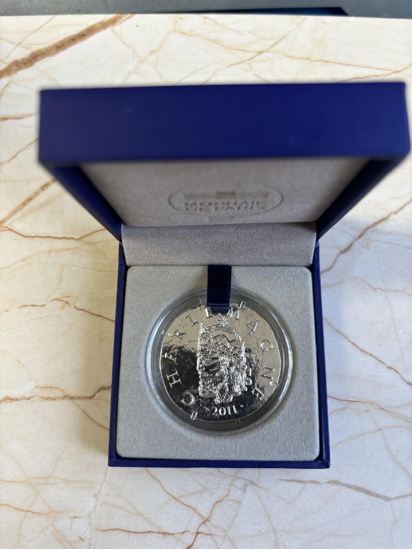 第186期拍卖 获奖法国2011年君王系列查理曼大帝仿古纪念银币，900银，发行20000枚，22.2克