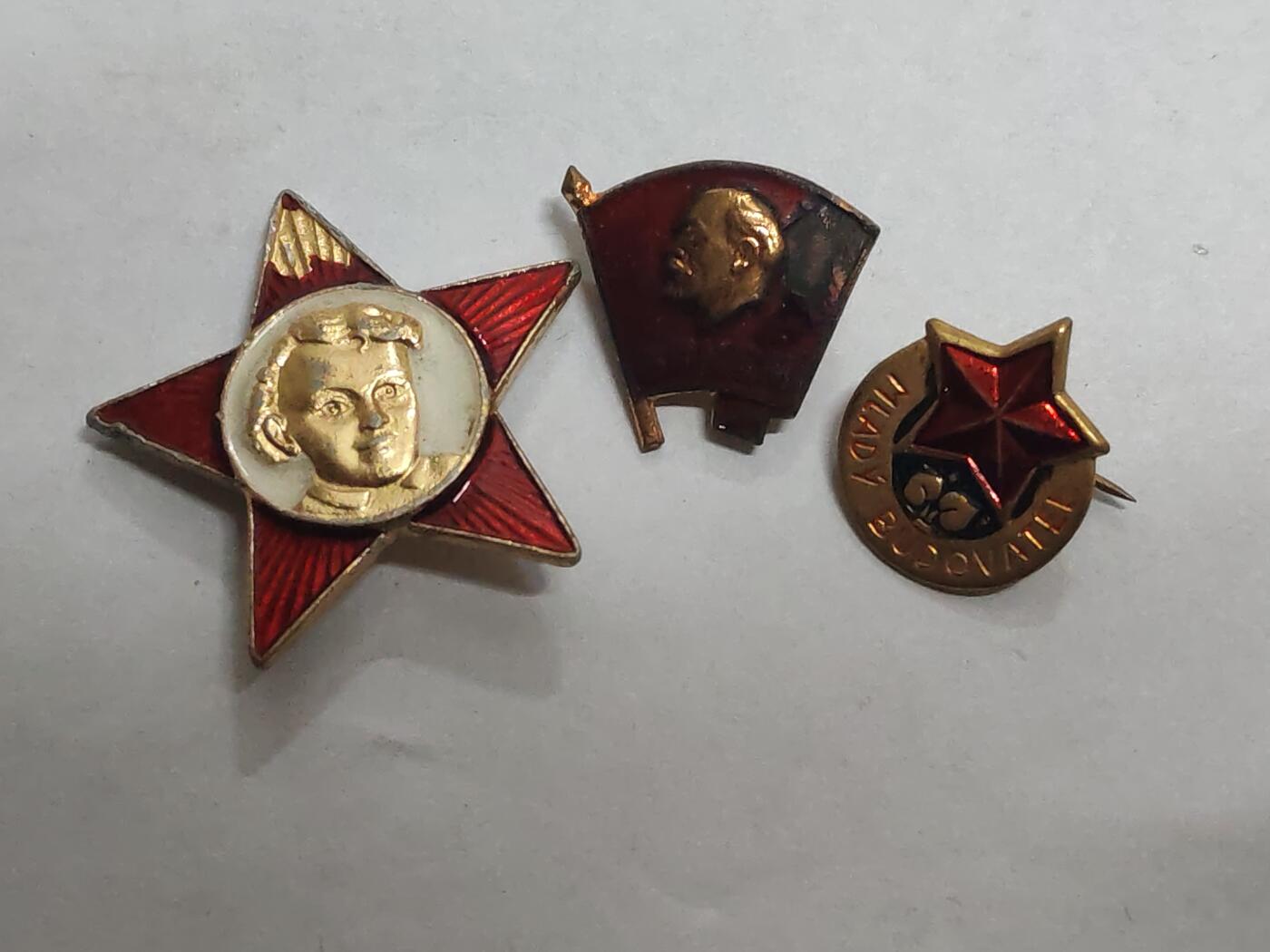 韵星假日拍卖第三十二期 -- Rimey Holidays Auction 32 苏联徽章一组