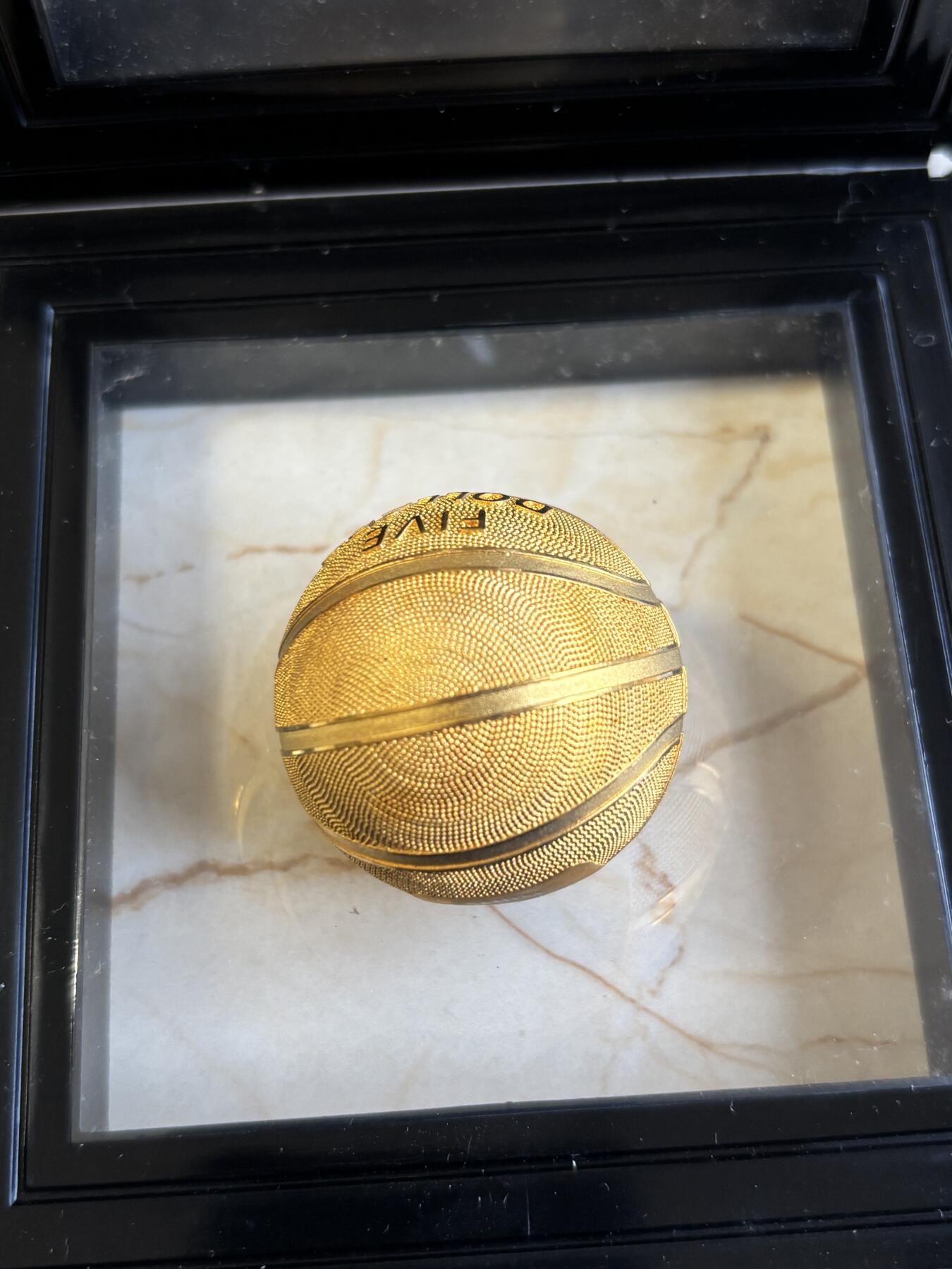 第186期拍卖 萨摩亚2020年篮球1盎司镀金3D立体球形纪念银币，有氧化，1盎司，镀24K金，发行2020枚