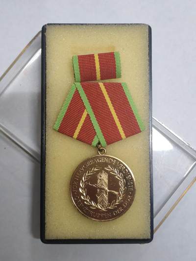 韵星假日拍卖第三十二期 -- Rimey Holidays Auction 32 - 民主德国金级边防功绩奖章 带原盒略 库存品相 少见奖章 高等级更是难找到 颁发给边防军战士