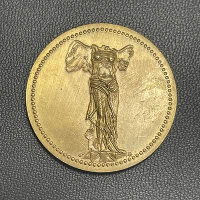 回流1215 - 法国卢浮宫胜利女神纪念章 正面为《萨莫色雷斯的胜利女神》卢浮宫三大镇馆之宝之一 背面为卢浮宫建筑主体