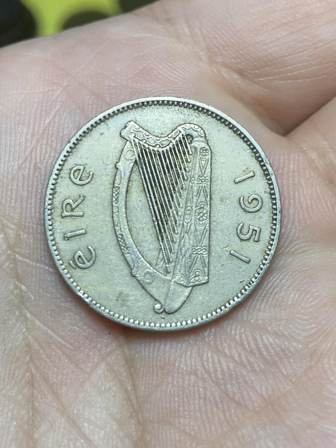 2025年第一百三十六场(总第一百六十二场）外国好品纸夹散币场(免佣金) 爱尔兰🇮🇪1951年1先令(共和国时期第一套第二版，首发年)