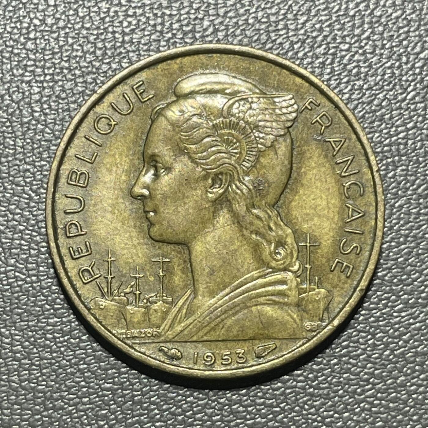 回流1222 美品法属马达加斯加1953年20法郎 带翼弗里吉亚帽的玛丽安娜侧面像/马达加斯加地图