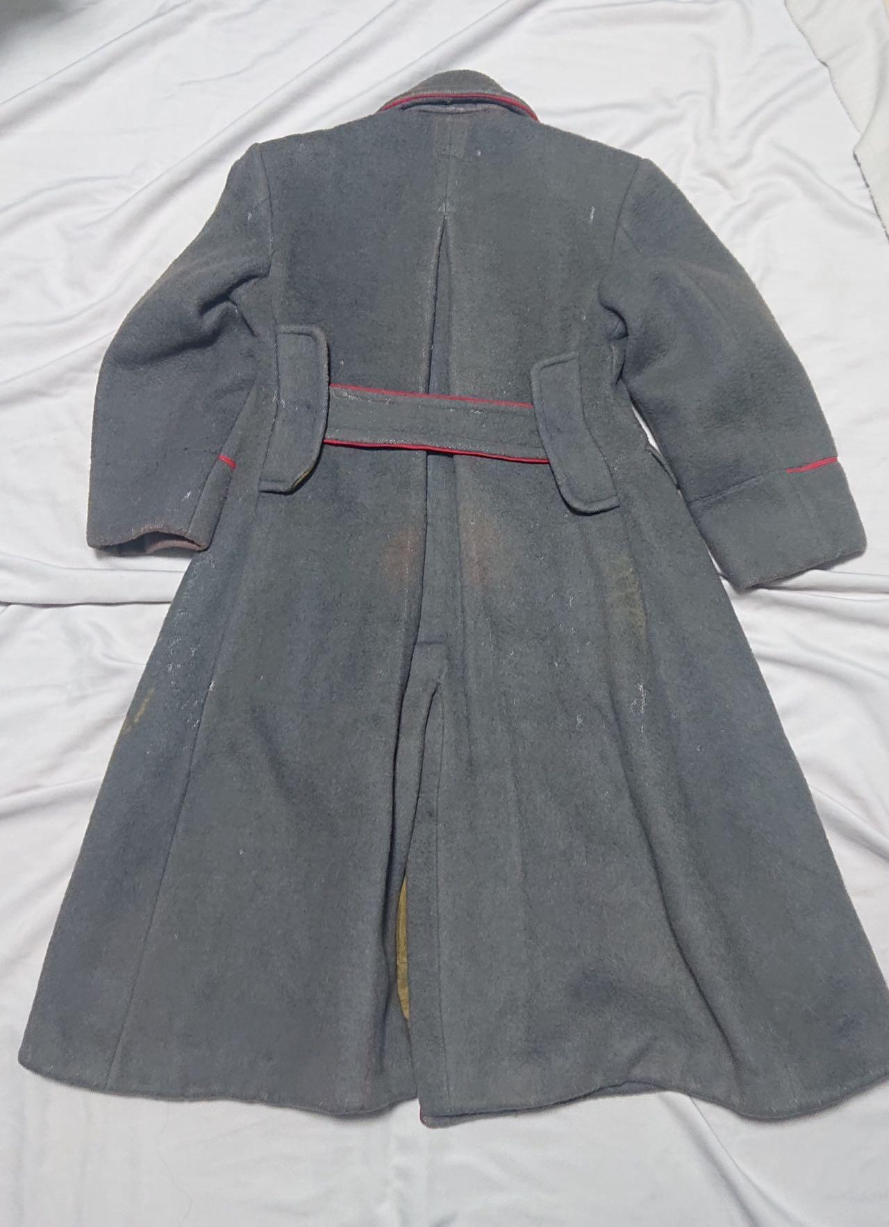 【第叁場】近代勋奖章徽章服饰杂项专场 鸭绿江畔 保家卫国—高级军官柞蚕丝衬 灰呢大衣 肩宽约53cm、袖长约60cm