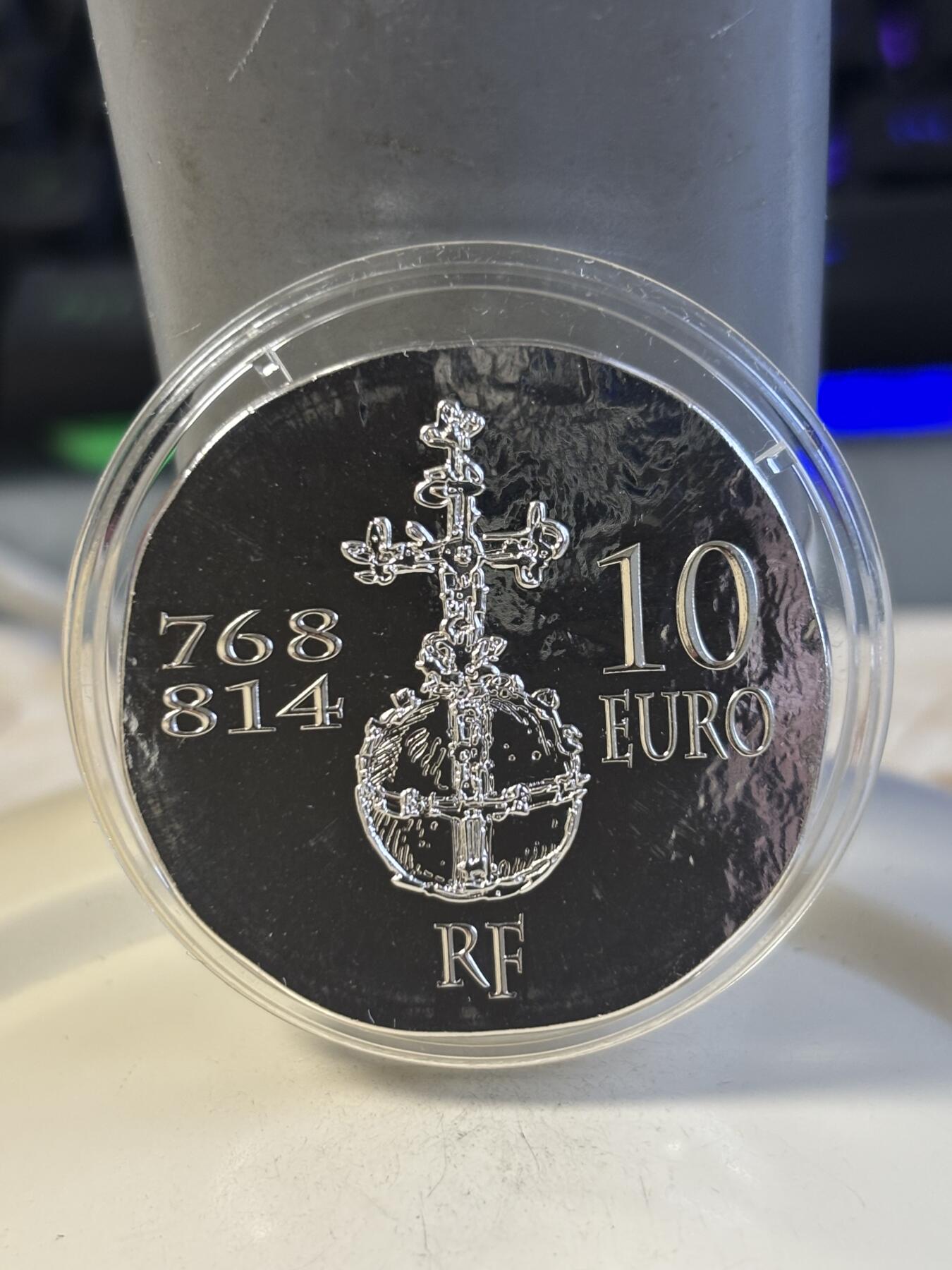 第186期拍卖 获奖法国2011年君王系列查理曼大帝仿古纪念银币，900银，发行20000枚，22.2克