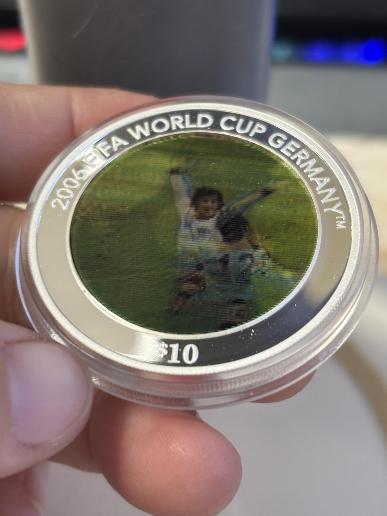 第186期拍卖 所罗门2005年发行2006年世界杯幻彩1盎司纪念银币带盒证书，999银，