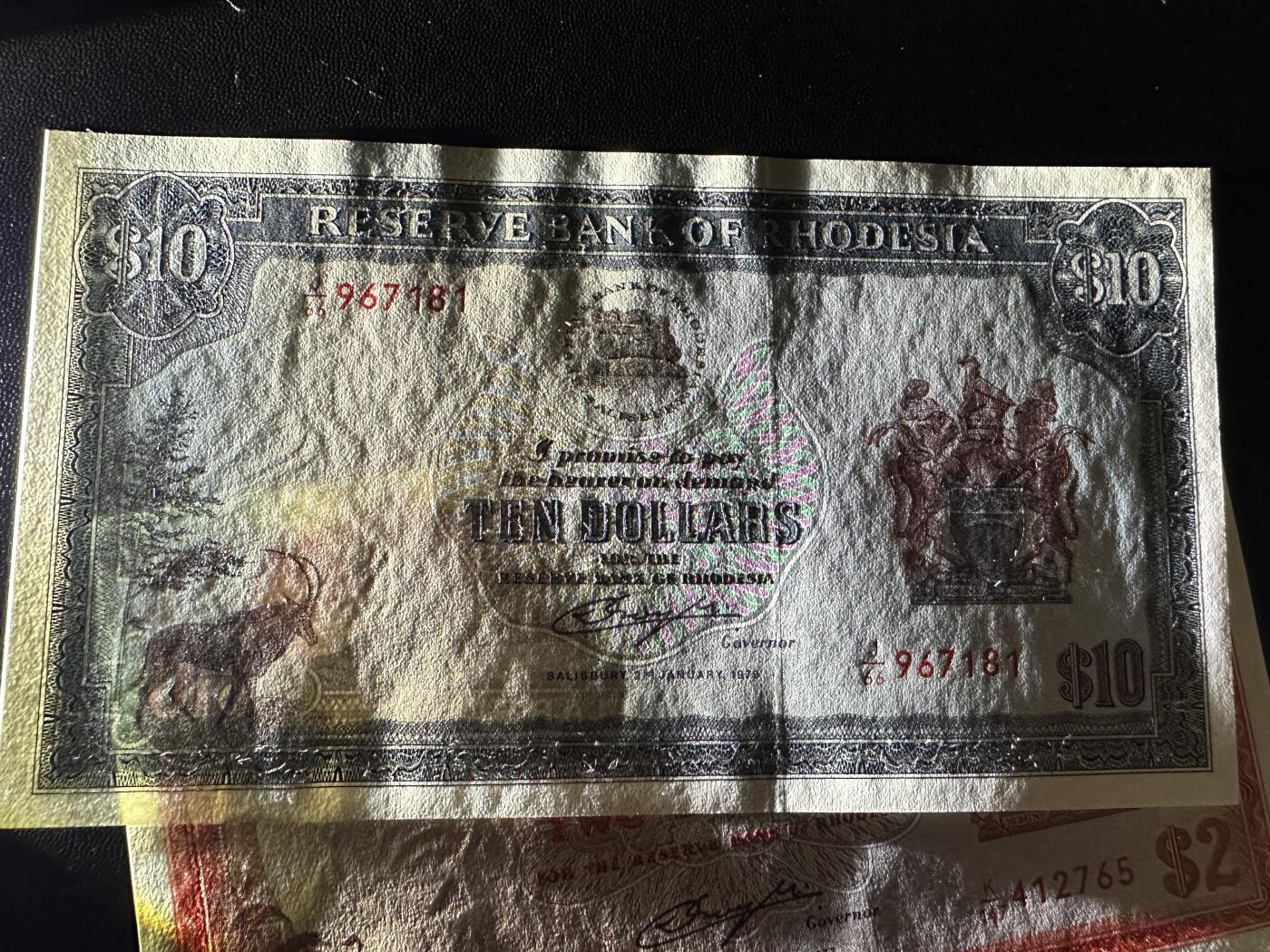 《外钞收藏家》第五百九十四期（畅拍场）（本平台长期征集拍品、欢迎藏友们联系合作） 罗得西亚2和10刀 2张一起 全新UNC