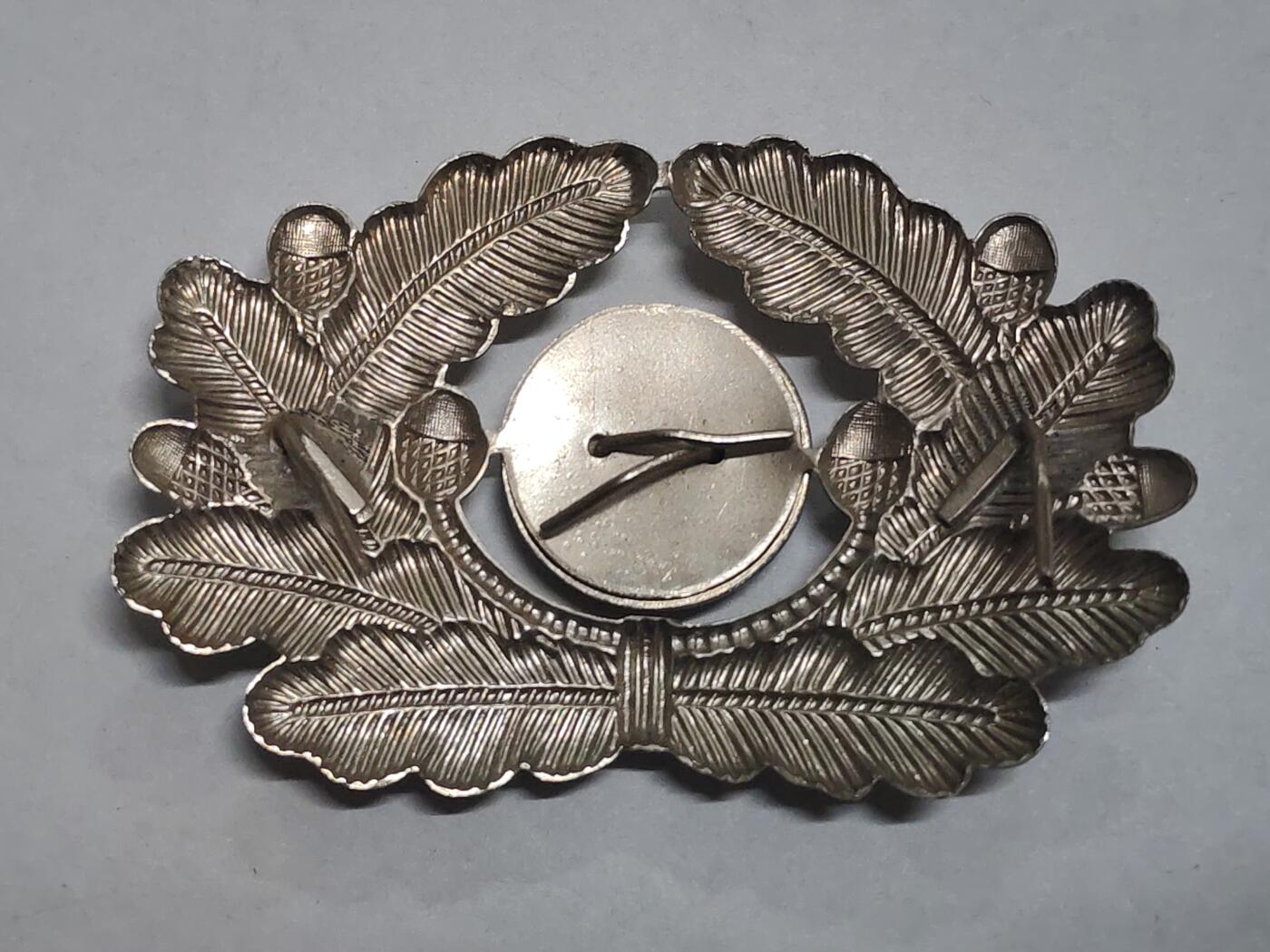 韵星假日拍卖第三十二期 -- Rimey Holidays Auction 32 民主德国军官帽徽