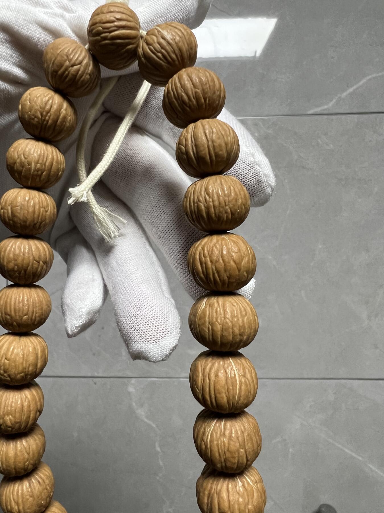 零元拍：W1 猴头凤羽14.5MM原生态手串 手持