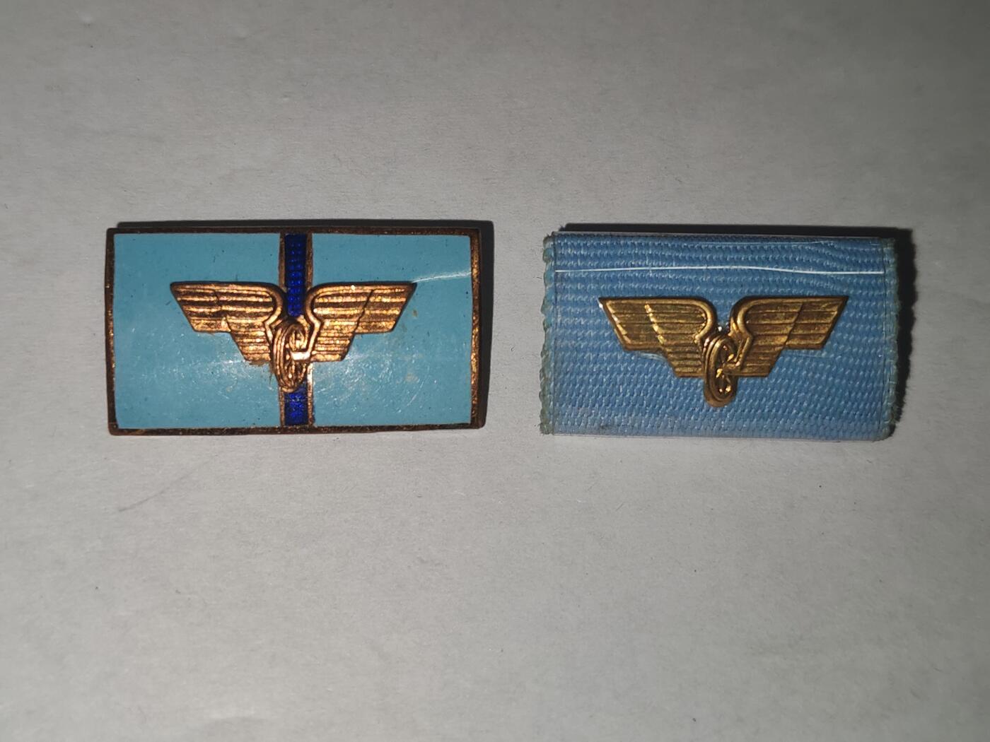 韵星假日拍卖第三十二期 -- Rimey Holidays Auction 32 民主德国极早期铜级邮政忠诚服务奖章略与金级略一组