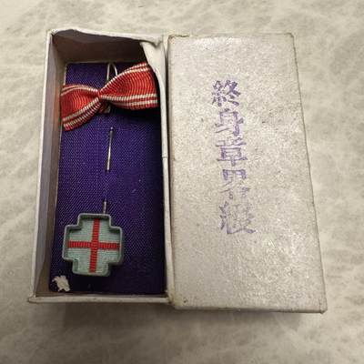 蒂克钱币-第52场 日本勋章徽章 专场 - 日本赤十字社终身章四ッ桜缀，是日本红十字会授予终身会员的女性款荣誉徽章，