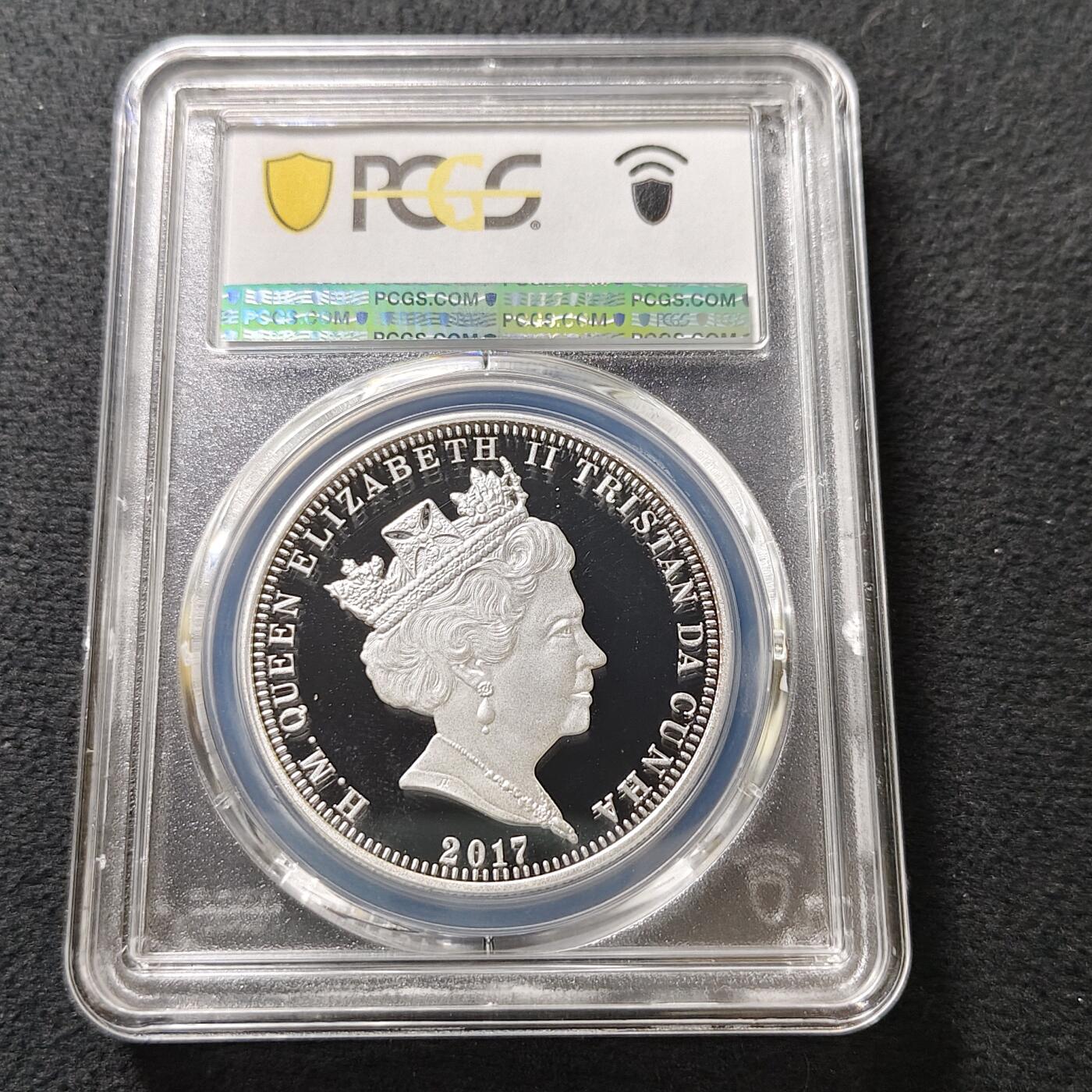 【全场包邮】纯粹捡漏拍487场（免费代拍第24场） 【收藏级·冠军分·稀少】英属特里斯坦和达库尼亚2017年女王白金婚精制镀银克朗型纪念币-量2017-PCGS PL69