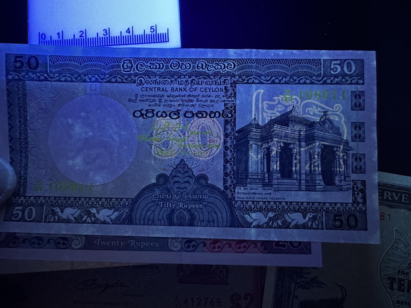 《外钞收藏家》第五百九十四期（畅拍场）（本平台长期征集拍品、欢迎藏友们联系合作） 斯里兰卡BWC版10、20、50卢比3张全新 50卢比有潮斑