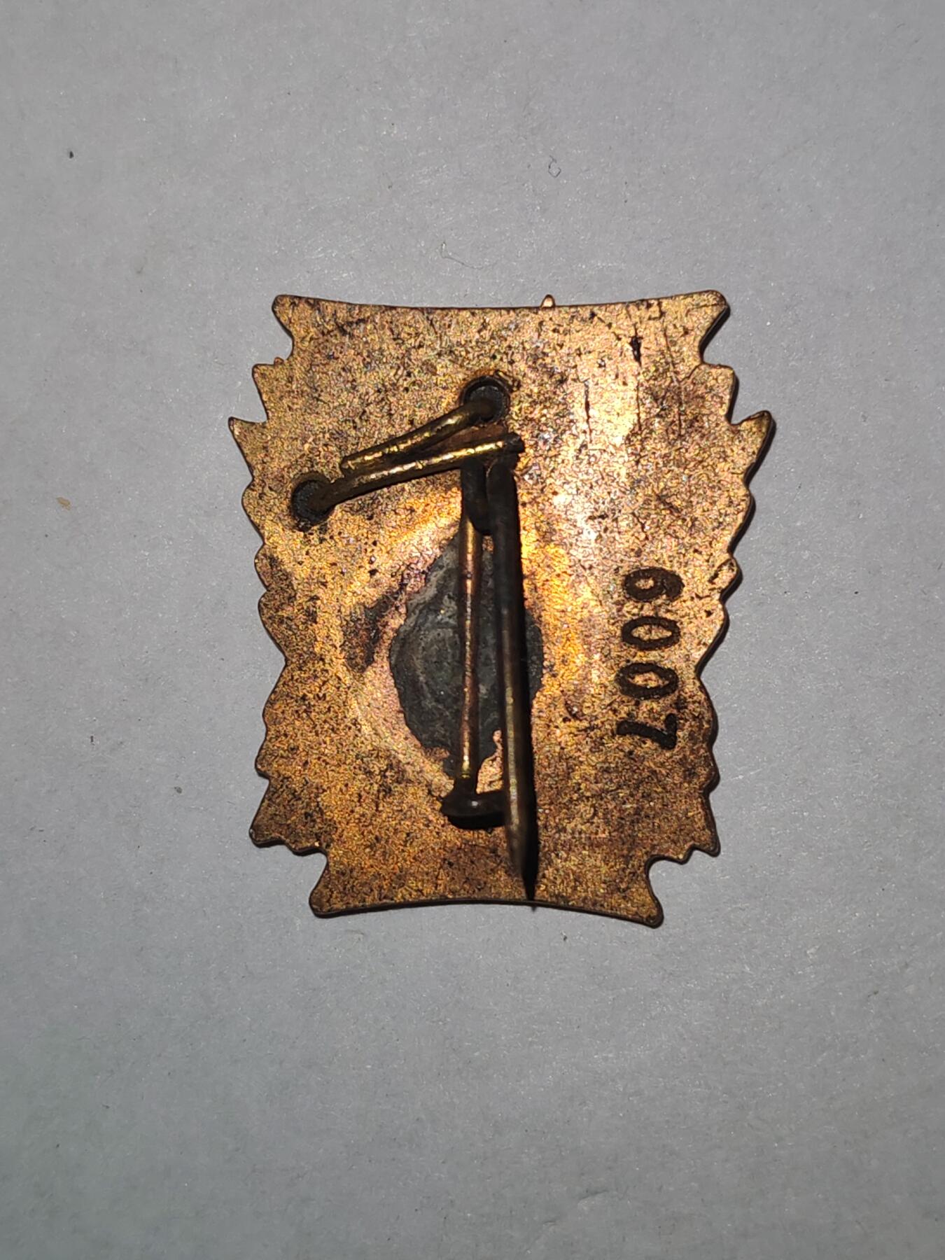 韵星假日拍卖第三十二期 -- Rimey Holidays Auction 32 匈牙利人民共和国拉克西时期第一版共青团国会服务优秀成员证章 早期热珐琅 背后带号版本 L009小号