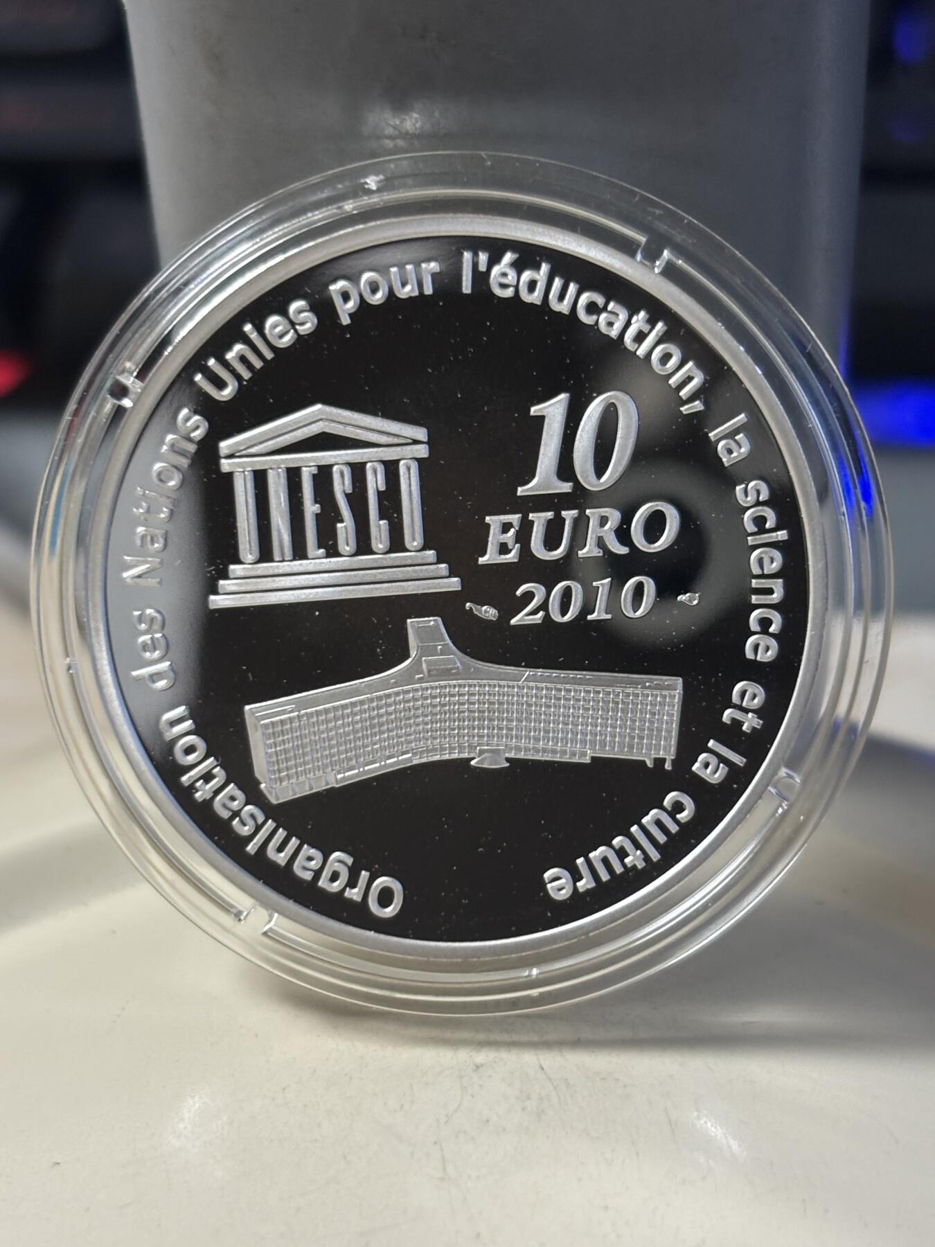 第186期拍卖 法国2010年世界文化遗产泰姬陵精制纪念银币，900银，22.2克，发行10000枚，有氧化