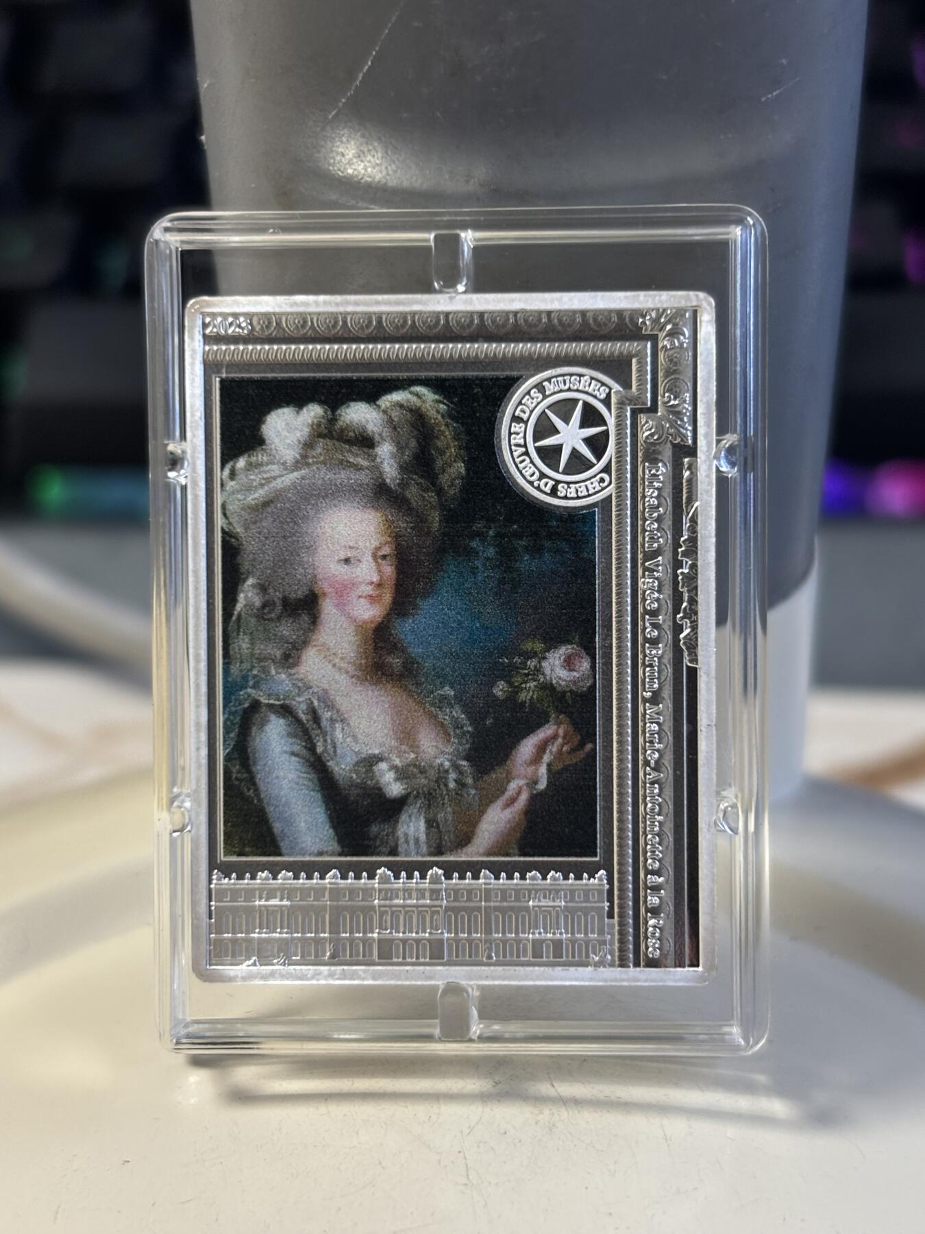 第186期拍卖 法国2023年卢浮宫杰作安托瓦内特王后与玫瑰彩银币，999银，22.2克，发行3000枚