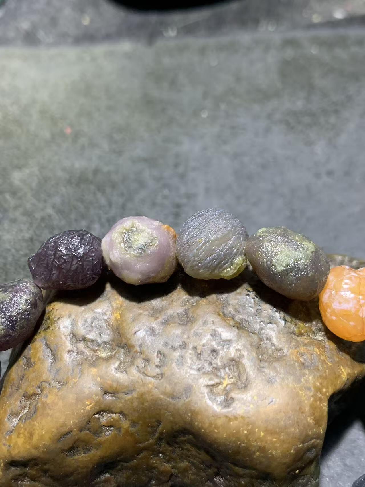 精美阿拉善紫罗兰系多宝筋脉石原石手串一条