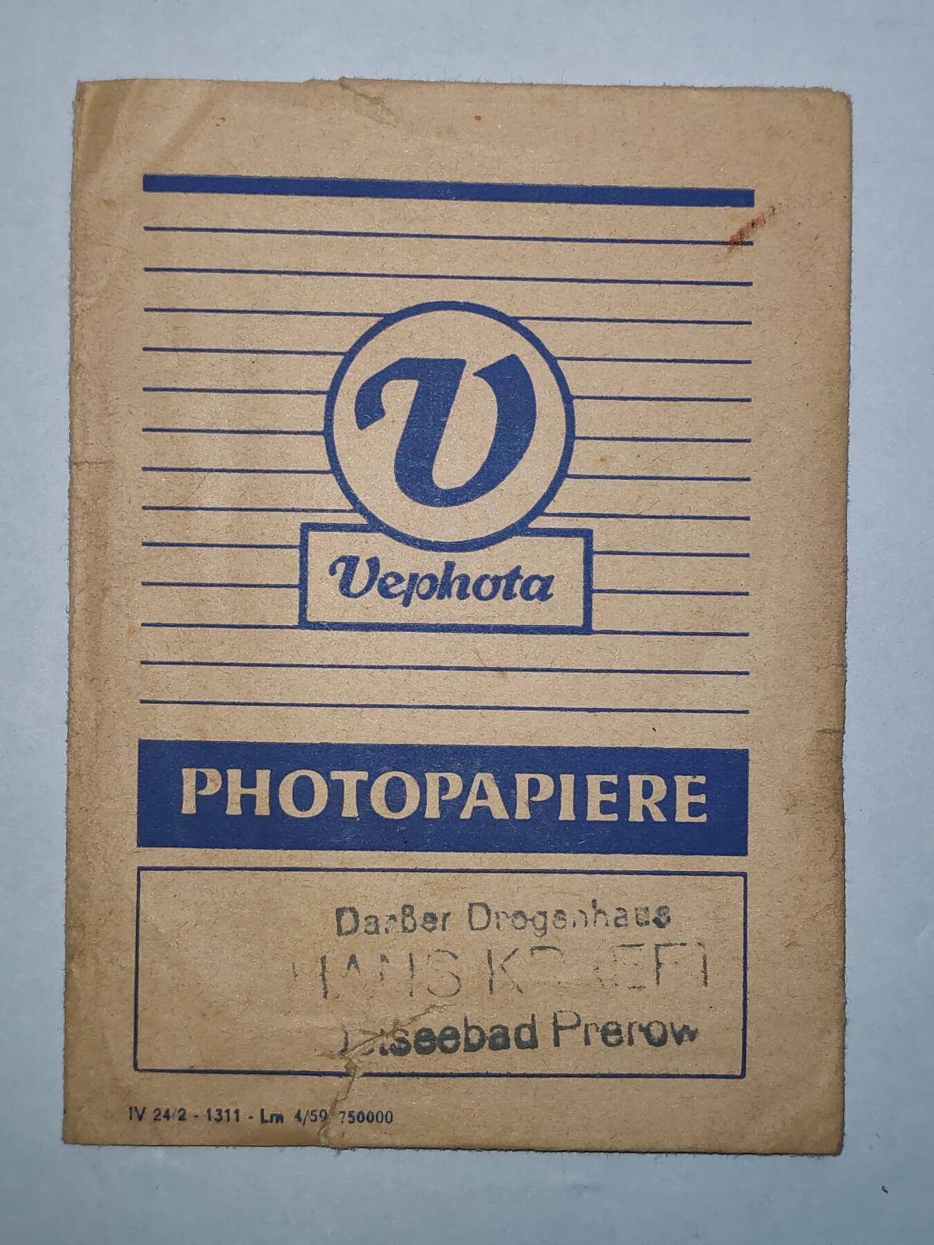 韵星假日拍卖第三十二期 -- Rimey Holidays Auction 32 民主德国国家人民军人民军空军夫妻照片一组七张 原品照片非后洗 极品 带原出厂装订 少见