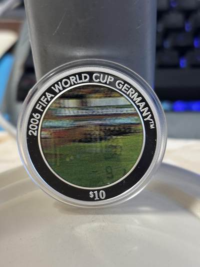 第186期拍卖 - 所罗门2005年发行2006年世界杯幻彩1盎司纪念银币带盒证书，999银，