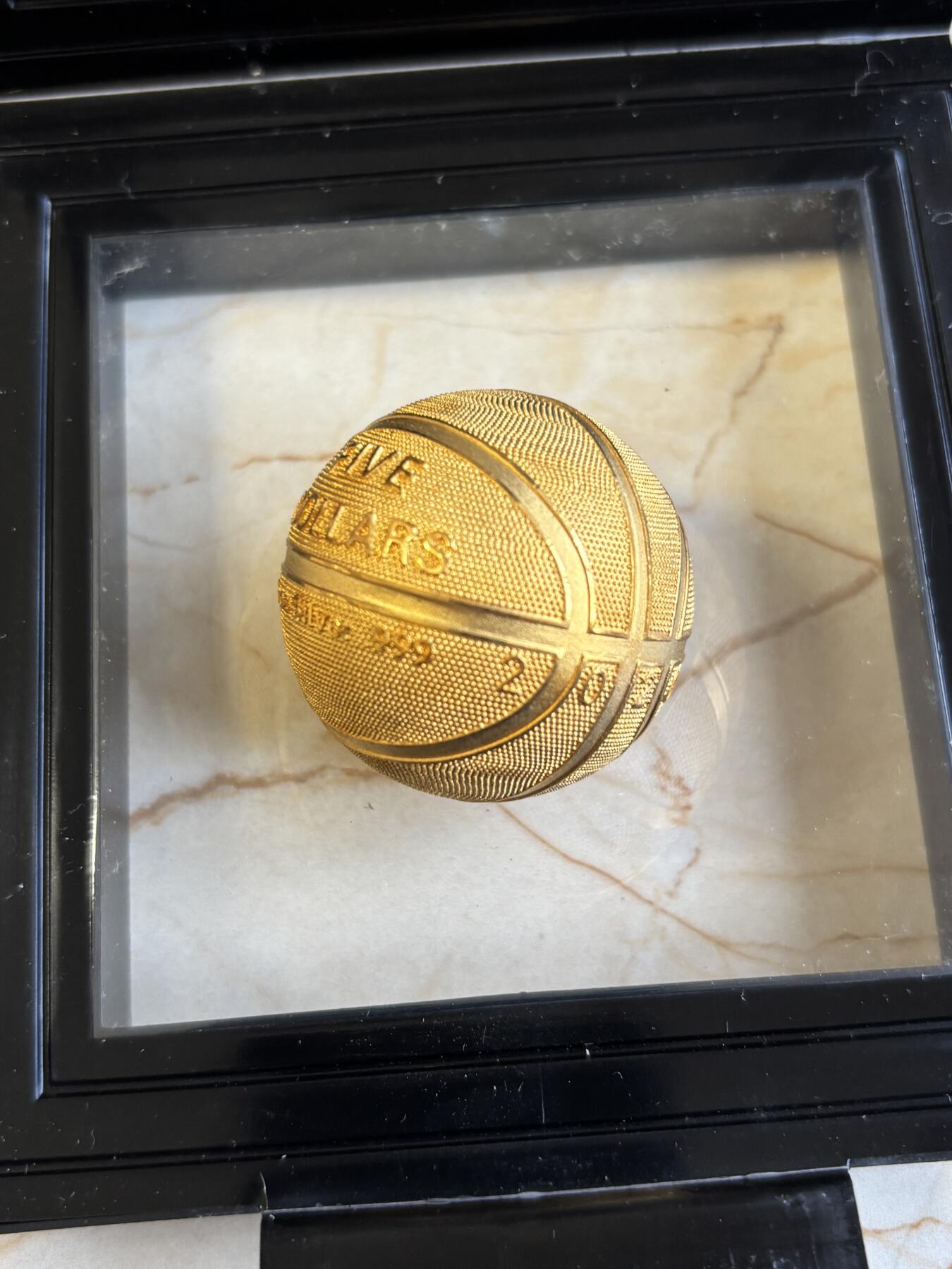 第186期拍卖 萨摩亚2020年篮球1盎司镀金3D立体球形纪念银币，有氧化，1盎司，镀24K金，发行2020枚