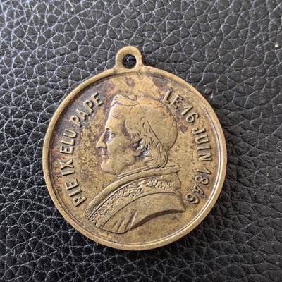 道一币馆币章第一百五十九场 - 梵蒂冈1878年庇护九世生平纪念小铜章 10g银币为对比