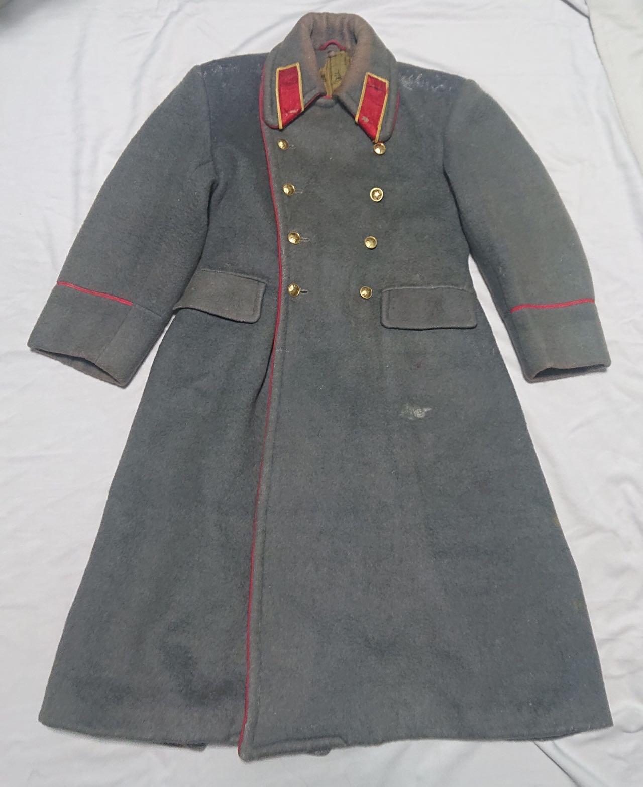 【第叁場】近代勋奖章徽章服饰杂项专场 鸭绿江畔 保家卫国—高级军官柞蚕丝衬 灰呢大衣 肩宽约53cm、袖长约60cm