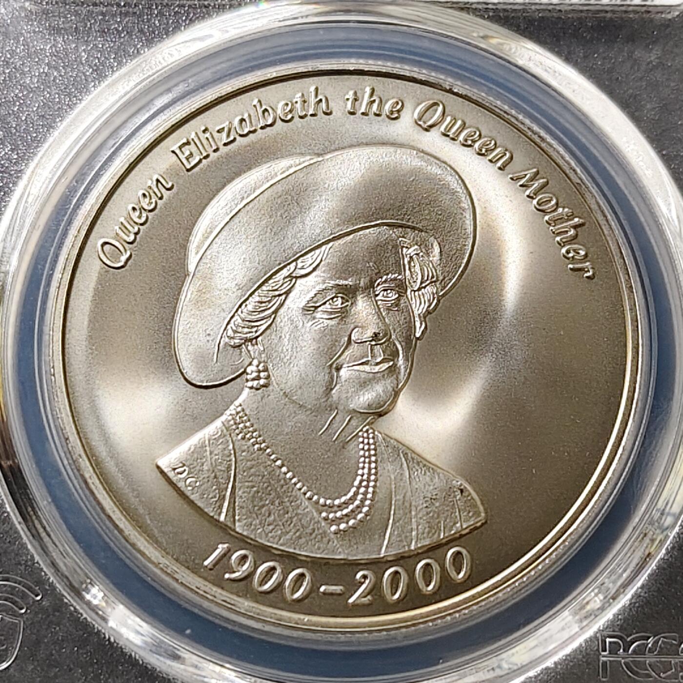 【全场包邮】纯粹捡漏拍487场（免费代拍第24场） 【收藏级·冠军分】英属特里斯坦和达库尼亚2000年50便士女王母亲伊丽莎白皇太后诞生100周年克朗型纪念币-PCGS MS67