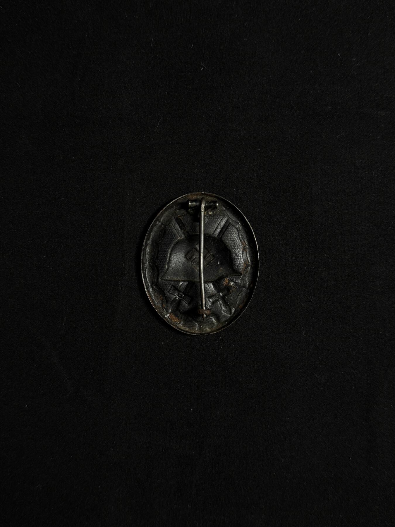 欢庆元旦！戎马世界章牌大赏第109期元旦大拍 铭记历史，珍爱和平！德国二战黑色战伤奖章，漆面有损