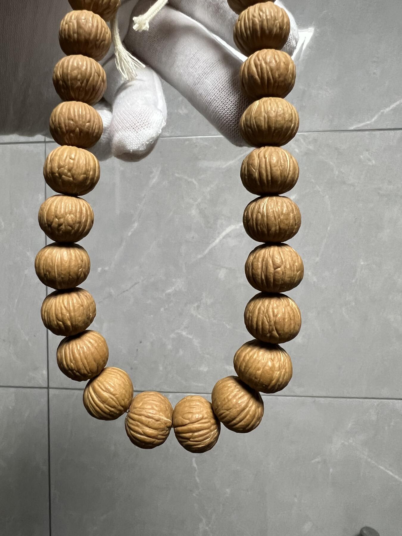 零元拍：W1 猴头凤羽14.5MM原生态手串 手持