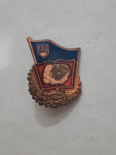 韵星假日拍卖第三十二期 -- Rimey Holidays Auction 32 - 民主德国自由德国青年团表彰良好知识证章