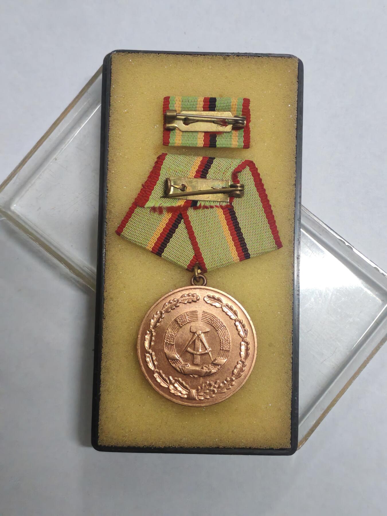 韵星假日拍卖第三十二期 -- Rimey Holidays Auction 32 民主德国铜级内务部功绩奖章带原盒金级略