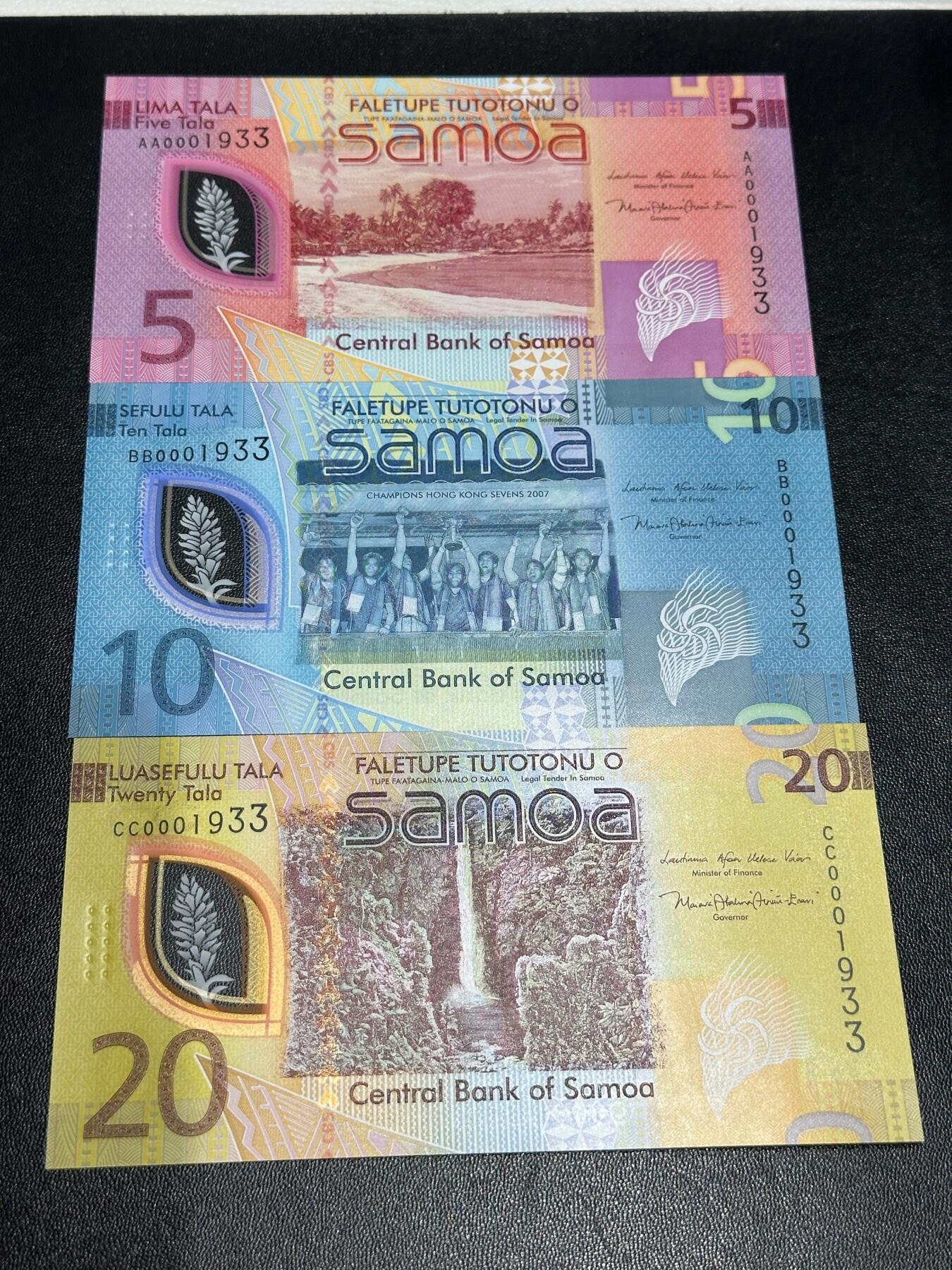 《外钞收藏家》第五百九十四期（畅拍场）（本平台长期征集拍品、欢迎藏友们联系合作） 萨摩亚5、10、20塔拉 3张全同号 首发冠 千位号1933 全新UNC