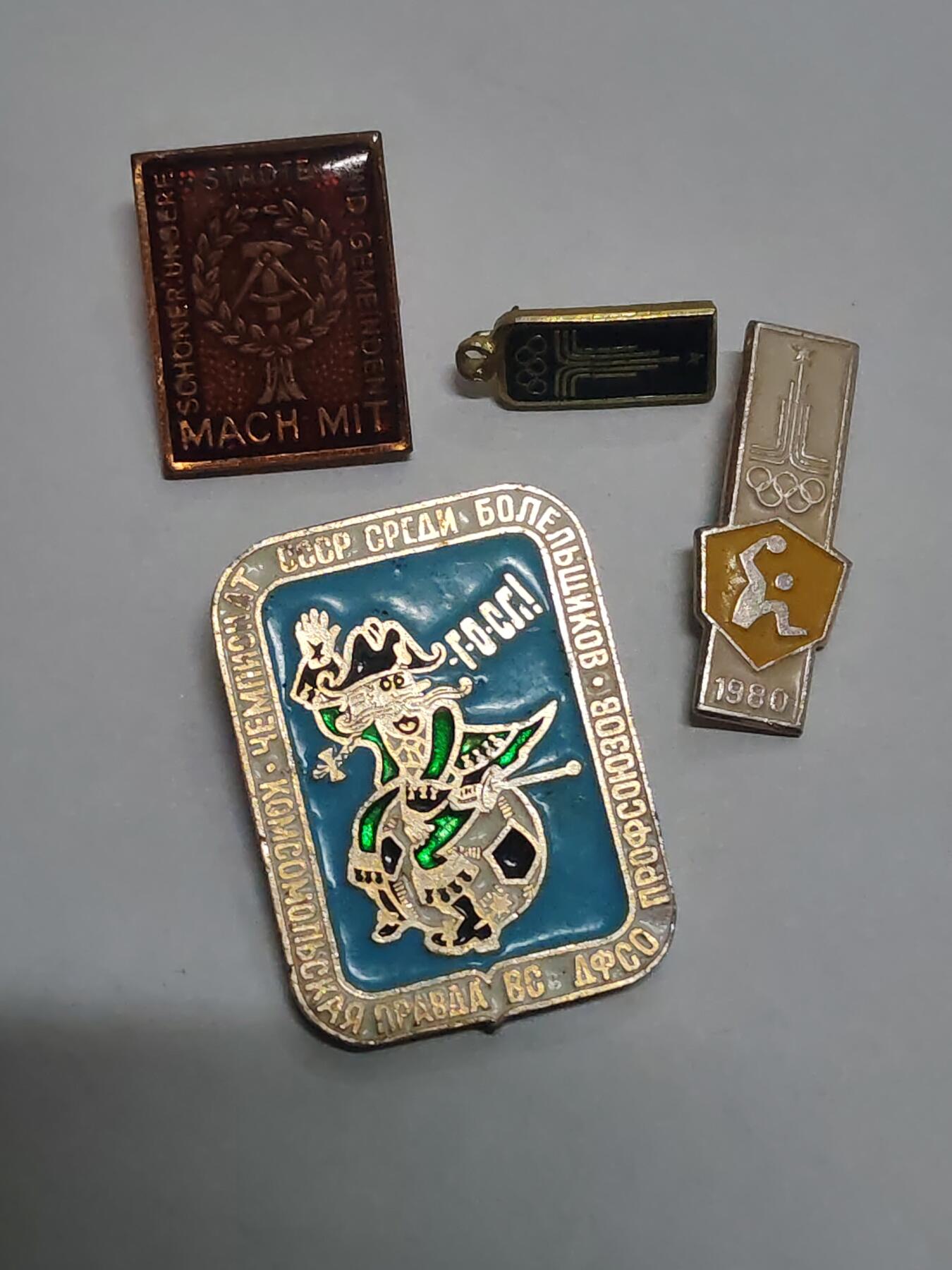 韵星假日拍卖第三十二期 -- Rimey Holidays Auction 32 莫斯科奥运会纪念章与民主德国市政徽章一组