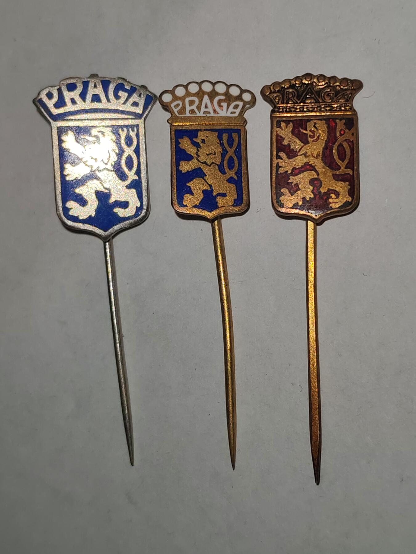 韵星假日拍卖第三十二期 -- Rimey Holidays Auction 32 捷克斯洛伐克人民共和国布拉格首都服务证章插针一组三枚