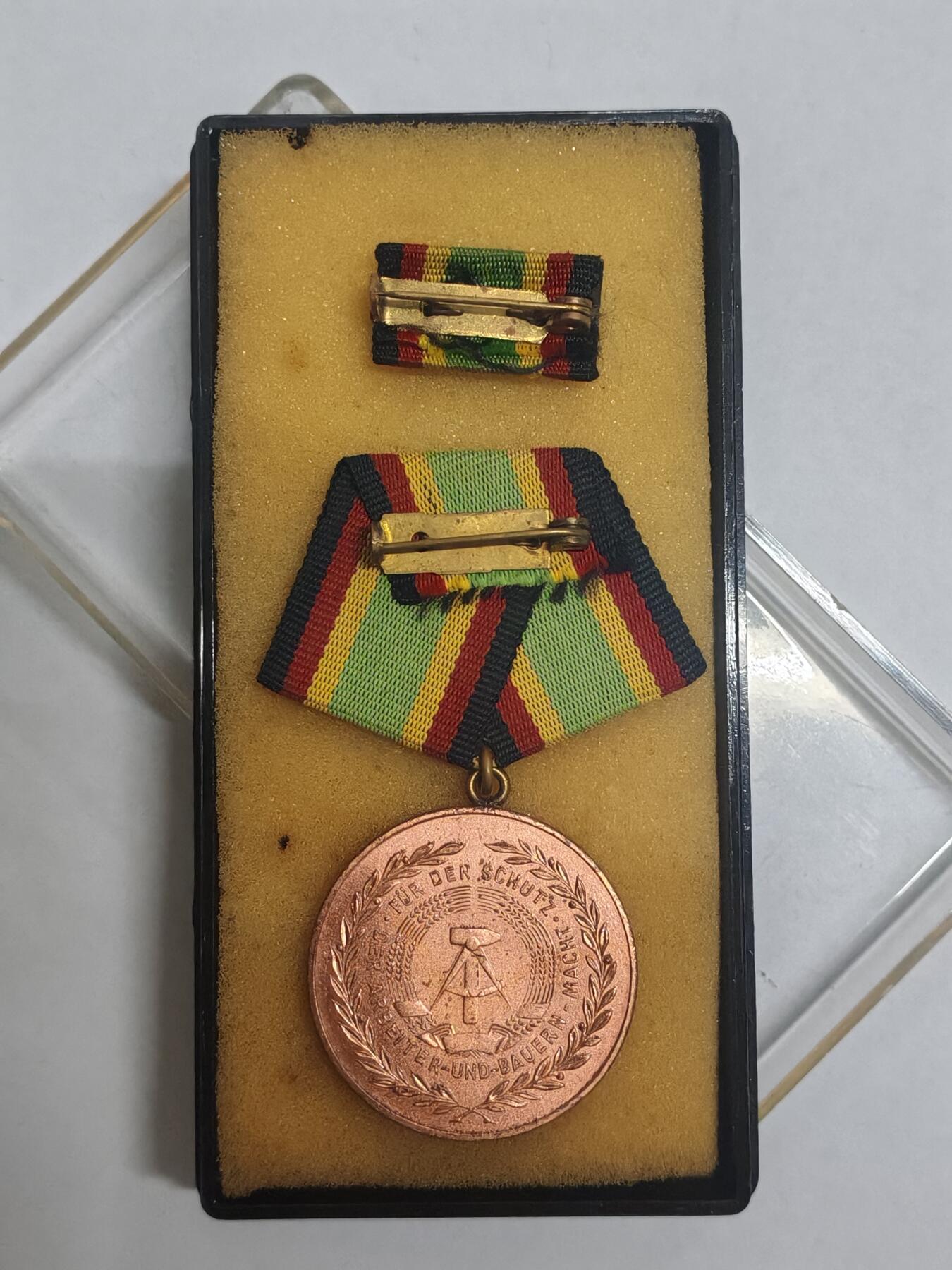 韵星假日拍卖第三十二期 -- Rimey Holidays Auction 32 民主德国铜级人民军圆满服役奖章带原盒略