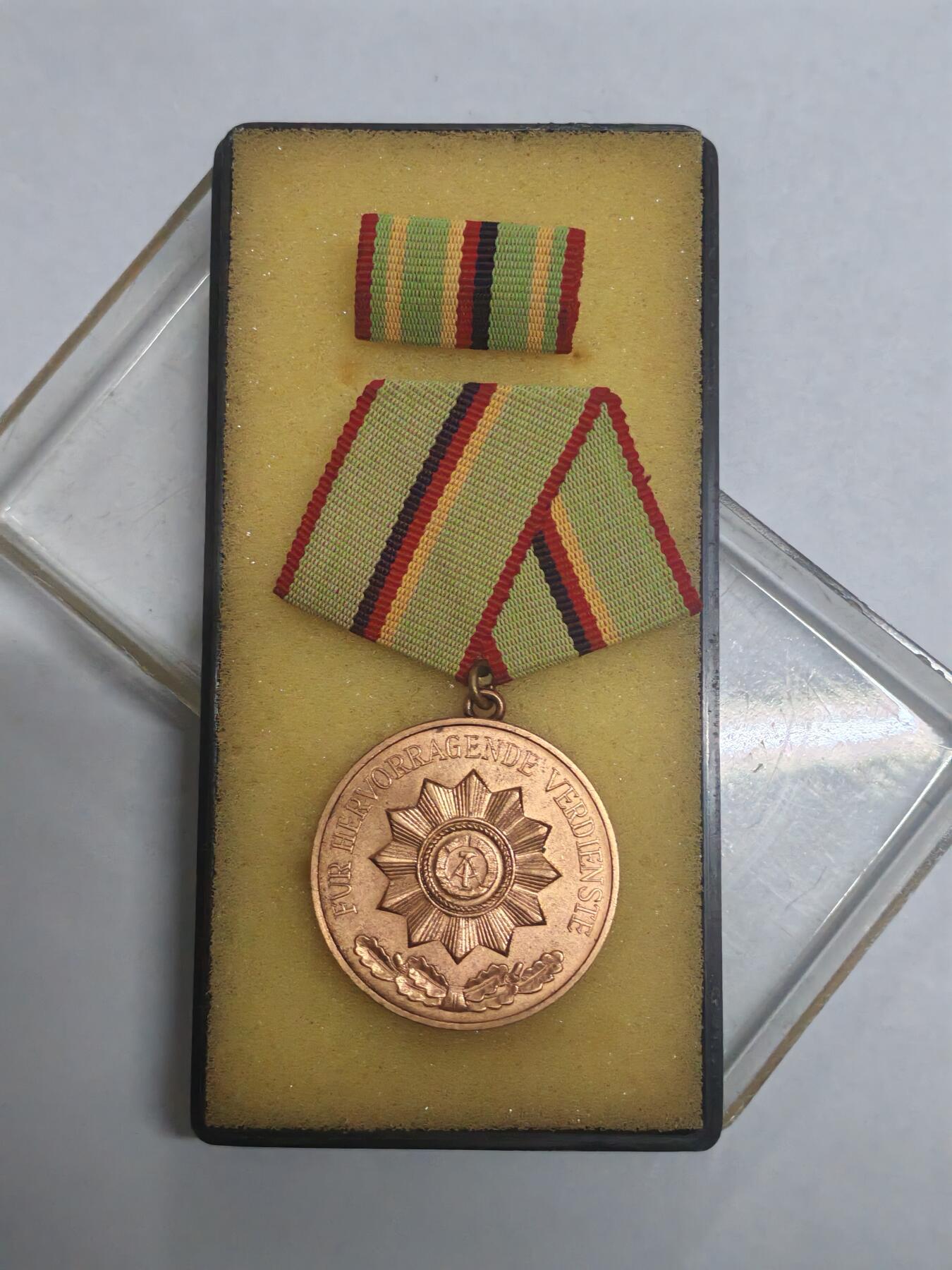 韵星假日拍卖第三十二期 -- Rimey Holidays Auction 32 民主德国铜级内务部功绩奖章带原盒金级略