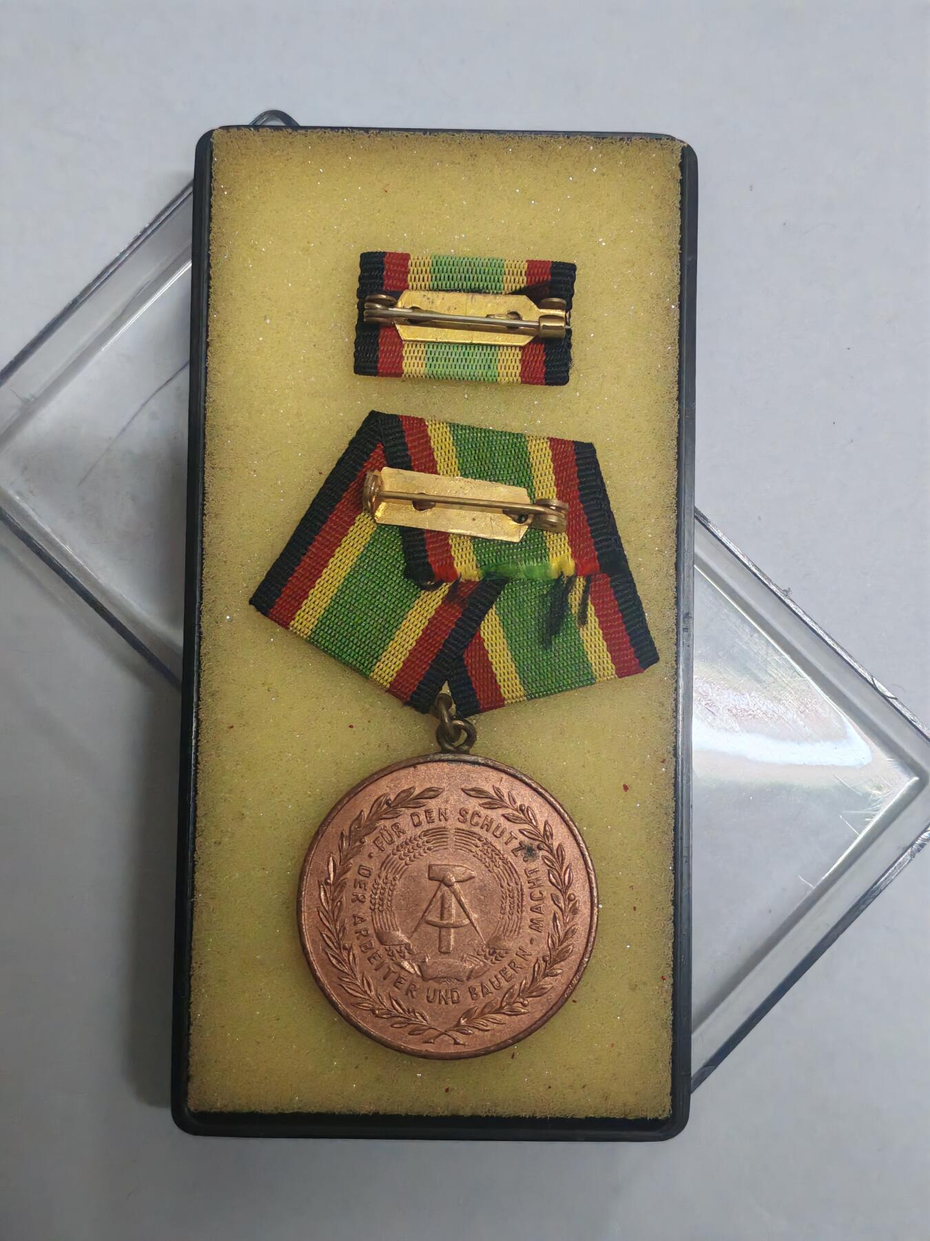 韵星假日拍卖第三十二期 -- Rimey Holidays Auction 32 民主德国铜级人民军圆满服役奖章带原盒略