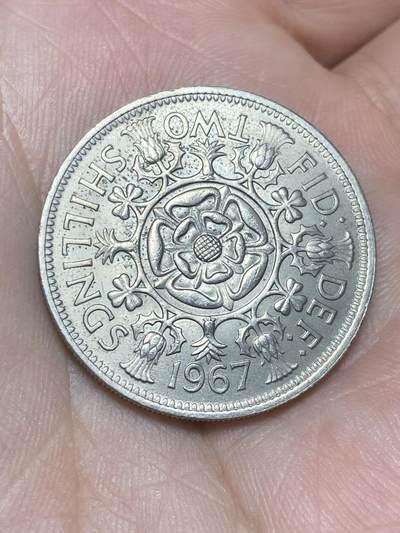 2025年第一百三十六场(总第一百六十二场）外国好品纸夹散币场(免佣金) - 英国🇬🇧1967年2先令(伊丽莎白二世青年桂冠第二版，普制币关门年)