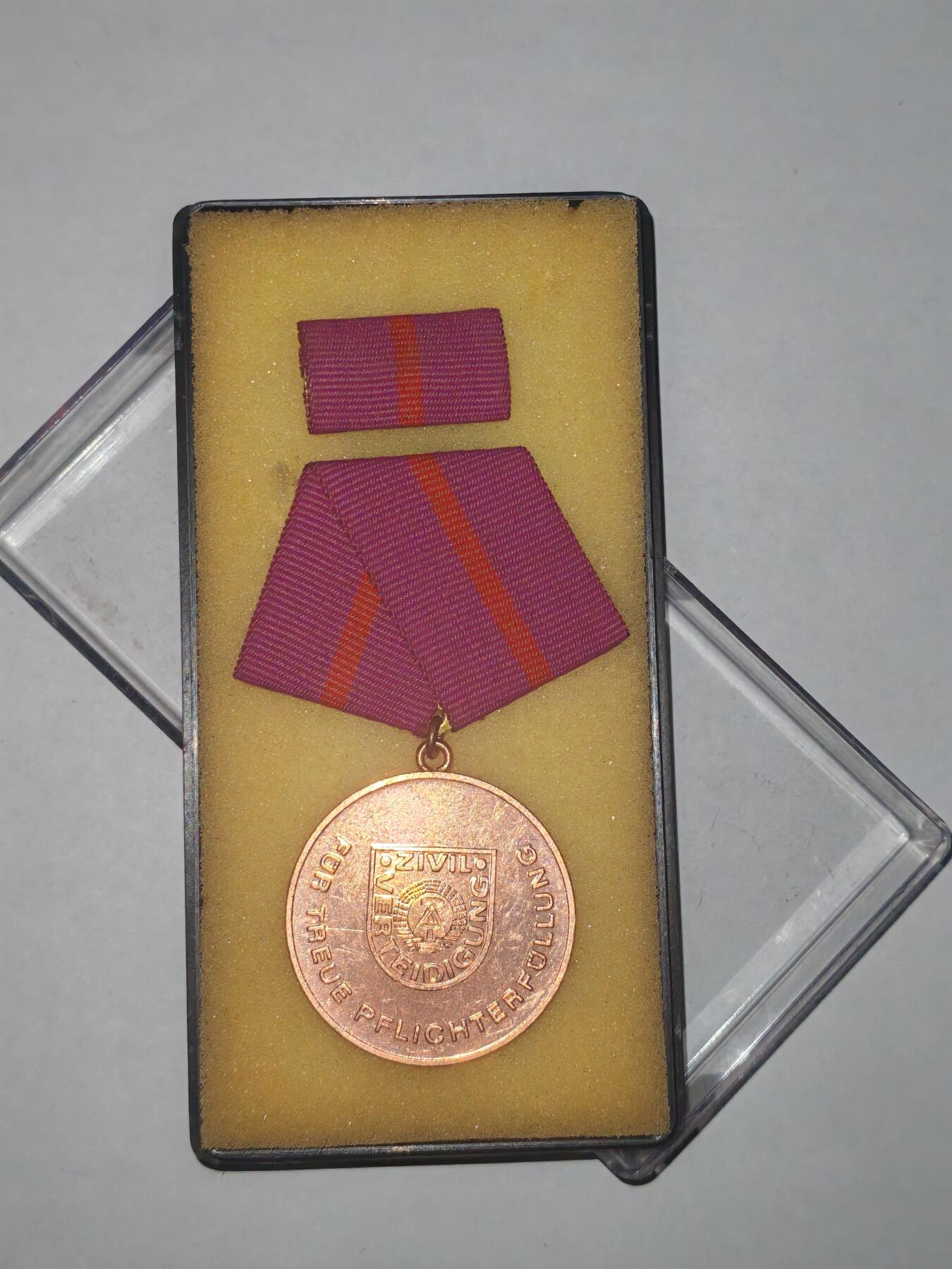 韵星假日拍卖第三十二期 -- Rimey Holidays Auction 32 民主德国铜级民防忠诚服务奖章带原盒略