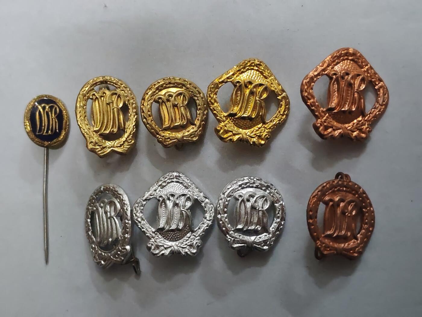 韵星假日拍卖第三十二期 -- Rimey Holidays Auction 32 民主德国体育技能证章mini一组