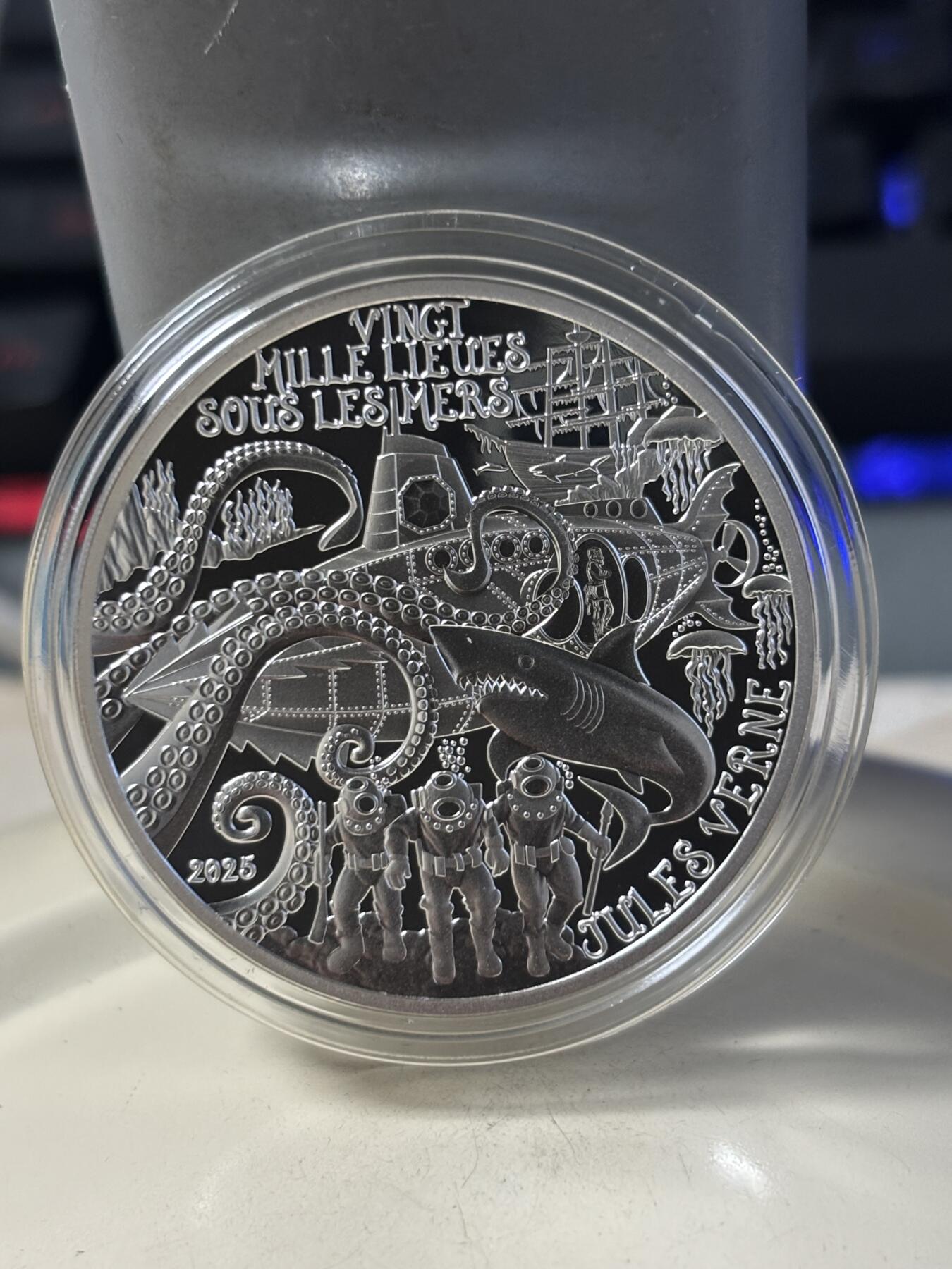 第186期拍卖 法国2025年儒勒凡尔纳120周年海底两万里10欧纪念银币，999银，22.2克，发行2500枚