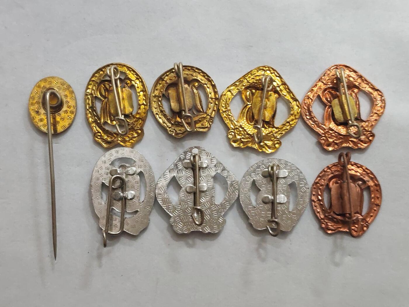 韵星假日拍卖第三十二期 -- Rimey Holidays Auction 32 民主德国体育技能证章mini一组