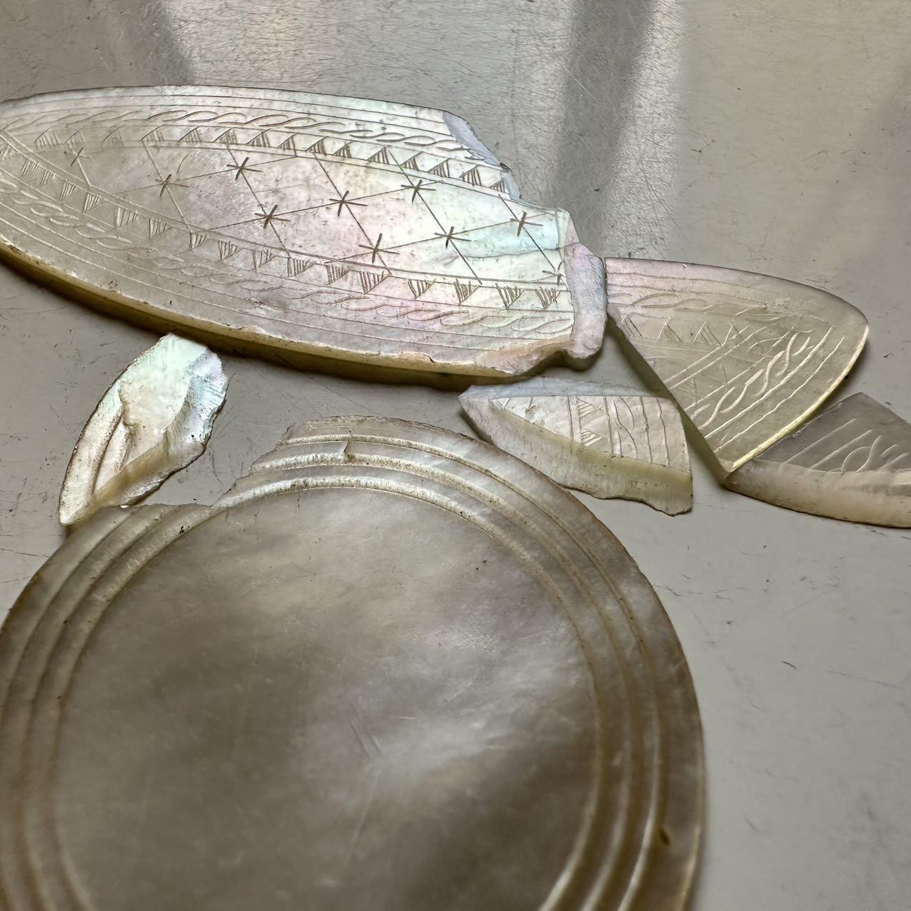 🌹外币初藏🌹🐯2025年第141场  每周二四六晚8️⃣点 接代拍 欧洲早期贝母筹码2枚 运输中损毁 手巧的可自行修复