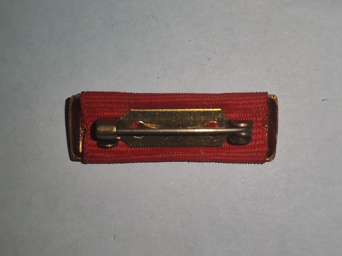 韵星假日拍卖第三十二期 -- Rimey Holidays Auction 32 民主德国三级劳动红旗略章