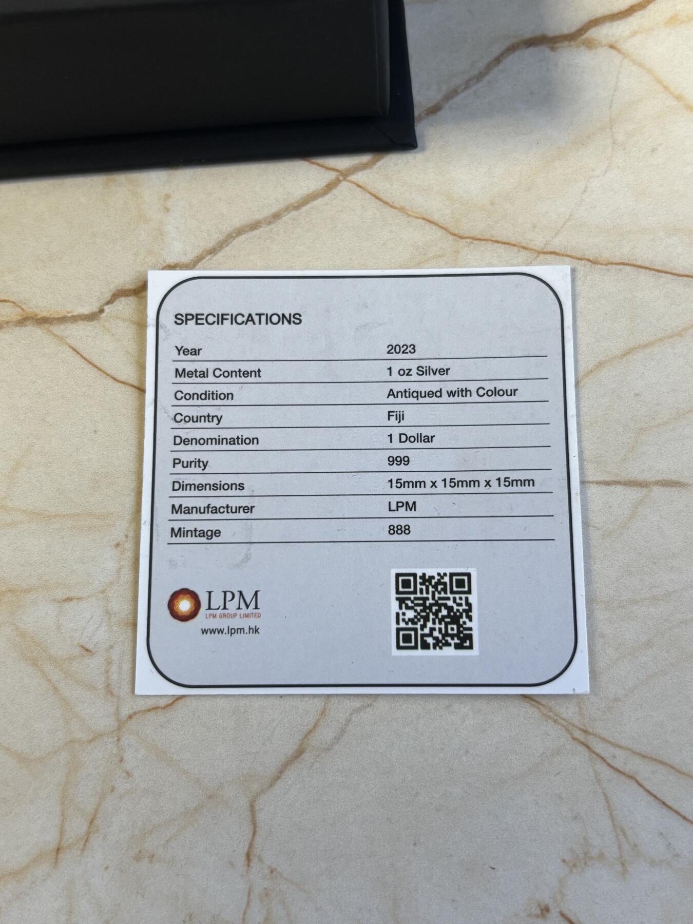 第186期拍卖 斐济2023年兔年骰子1盎司异形纪念银币，999银，发行888枚,有氧化，