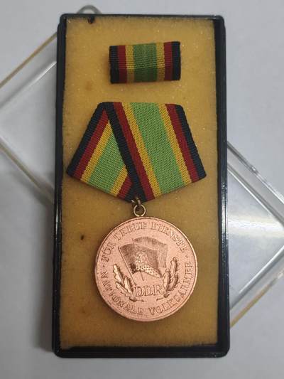 韵星假日拍卖第三十二期 -- Rimey Holidays Auction 32 - 民主德国铜级人民军圆满服役奖章带原盒略