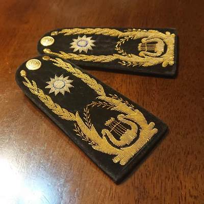 【第叁場】近代勋奖章徽章服饰杂项专场 - 孤品—民国三军仪仗军乐队金线刺绣肩章