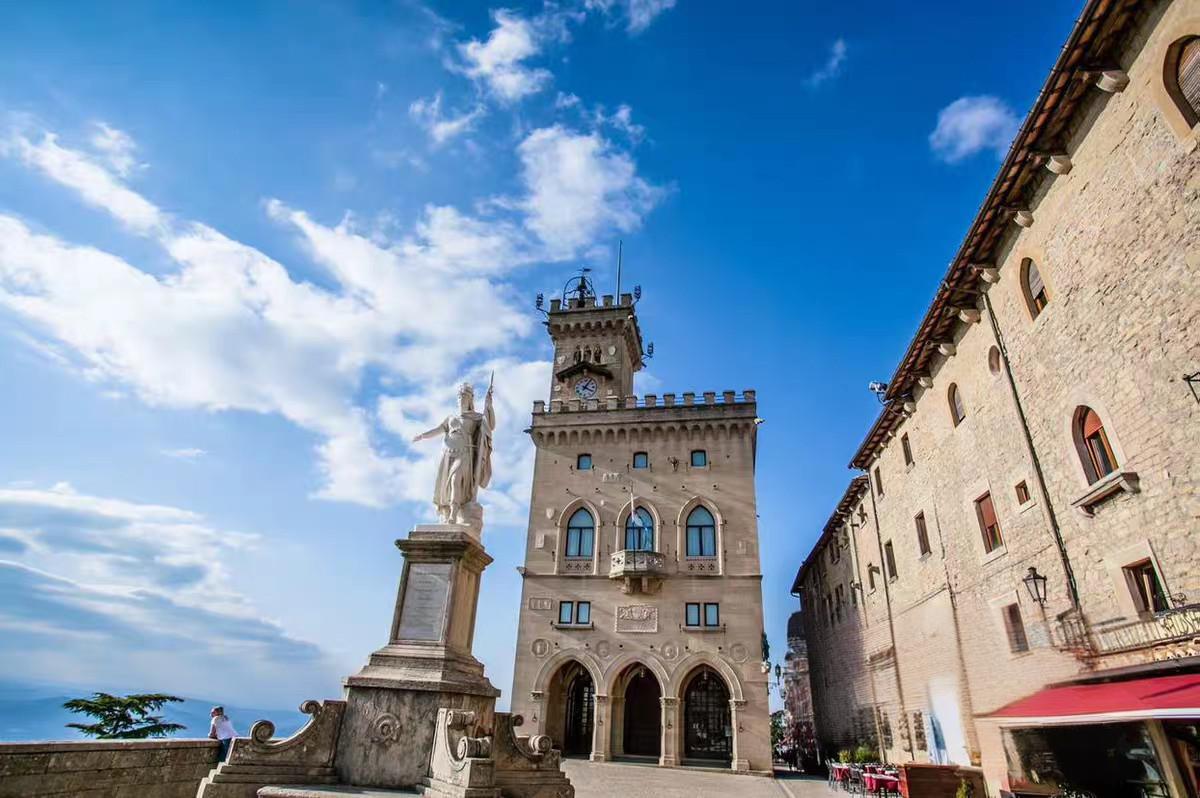 罕见罗马尼亚战争时期邮票《米哈伊尔一世国王》