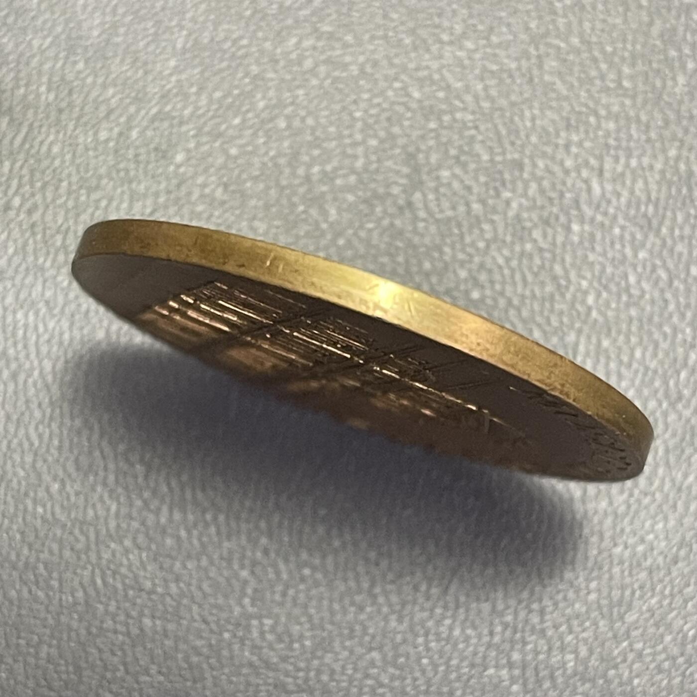 回流1215 法国卢浮宫胜利女神纪念章 正面为《萨莫色雷斯的胜利女神》卢浮宫三大镇馆之宝之一 背面为卢浮宫建筑主体