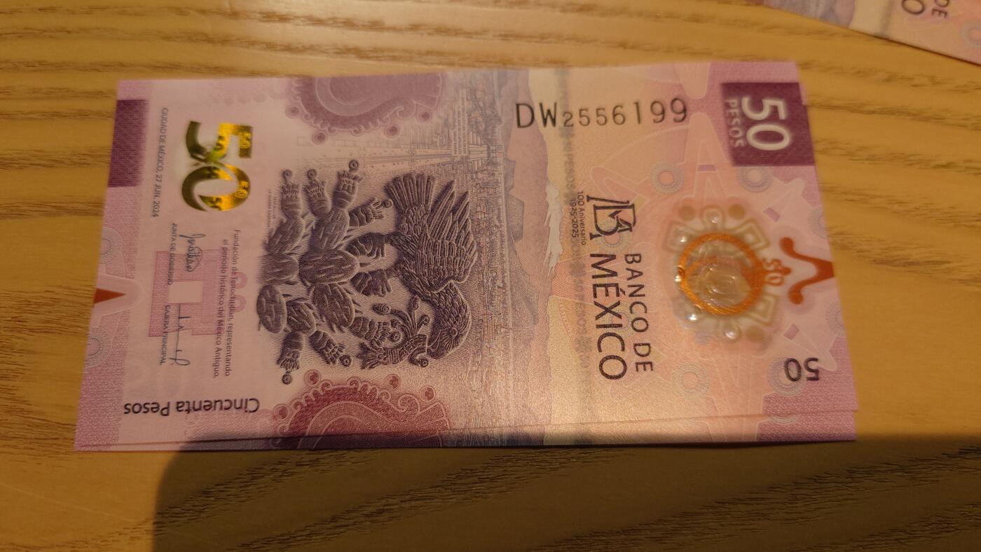 世界钱币～微拍第220期暨2025年第60期  最新货品（群里先挑剩）选购 2025年墨西哥50元塑料纪念钞 全新绝品号码DW2556199